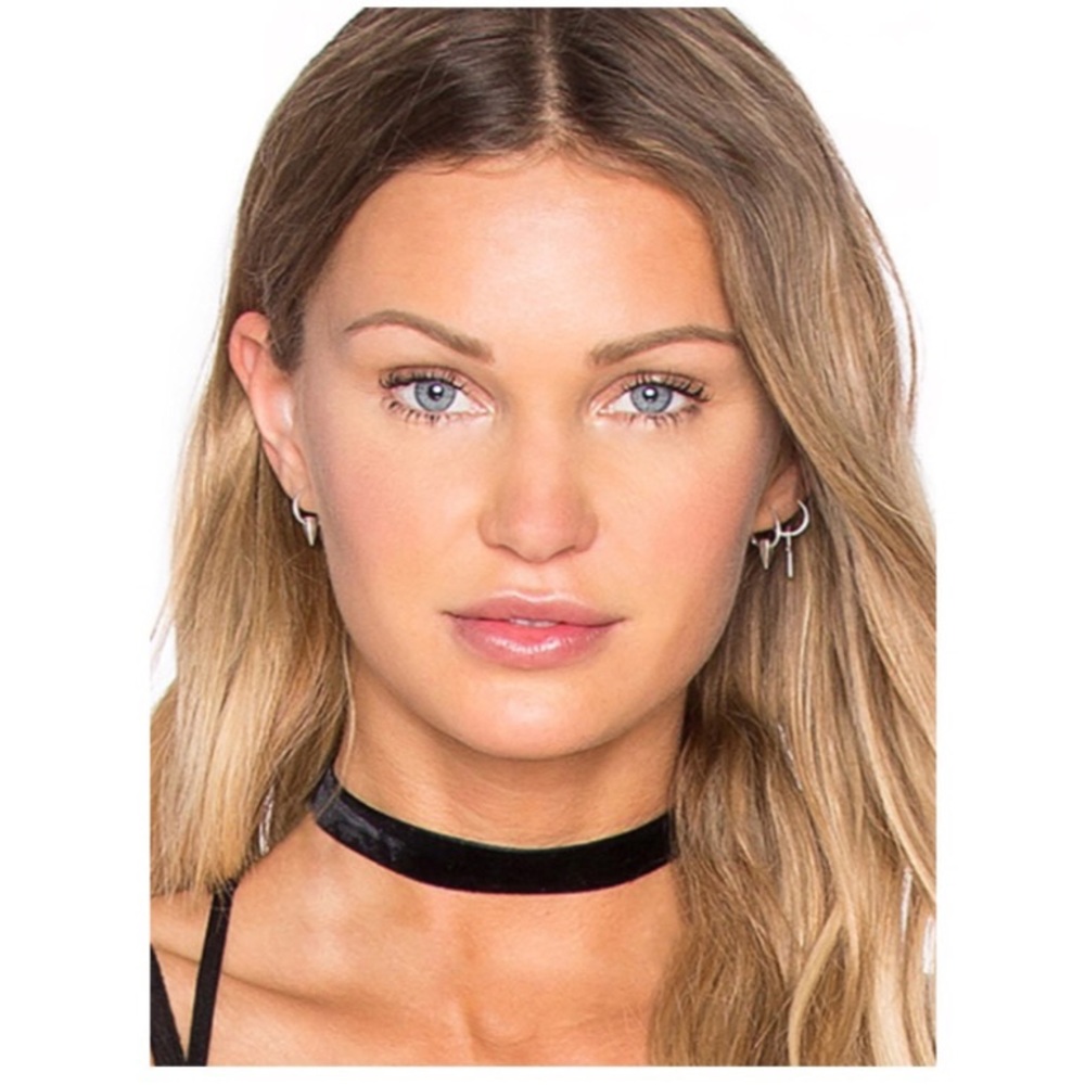 Vanessa Mooney - VELVET CHOKER